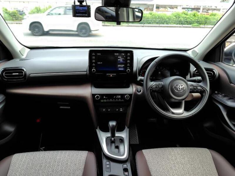 YARIS CROSS