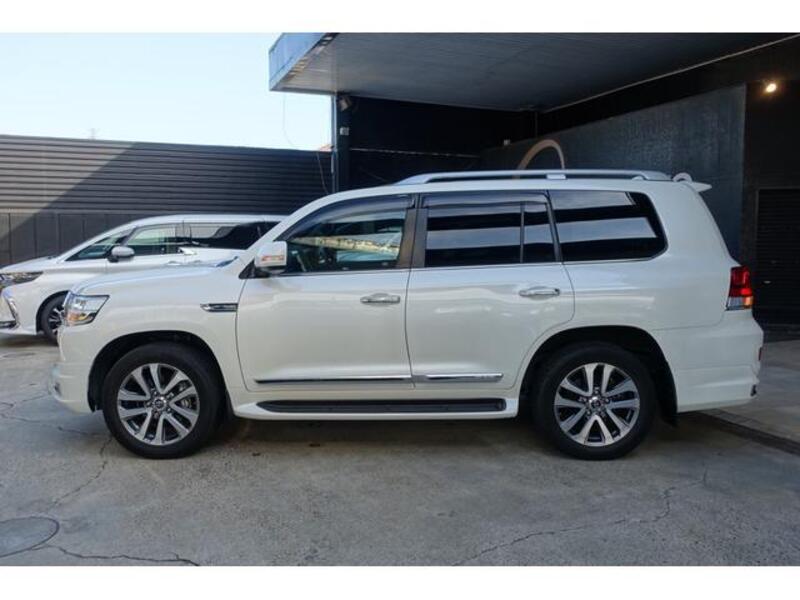 LAND CRUISER