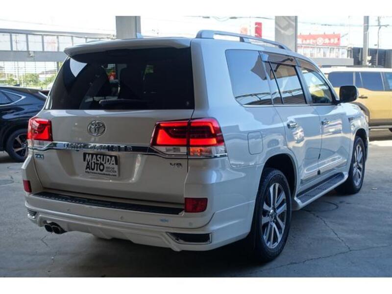 LAND CRUISER