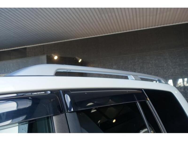 LAND CRUISER