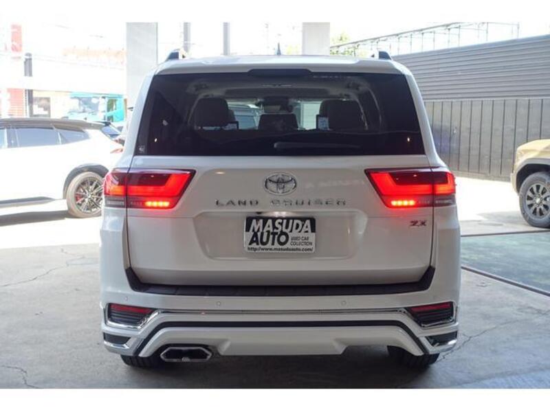 LAND CRUISER