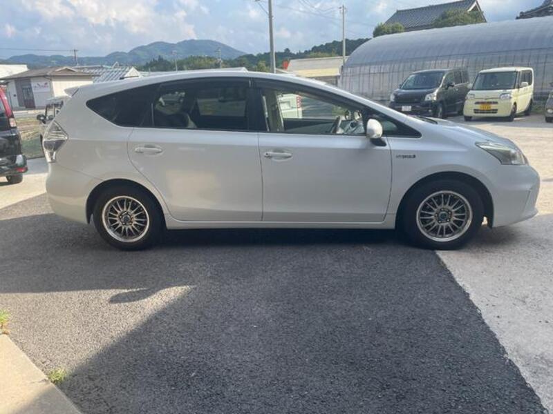 PRIUS ALPHA