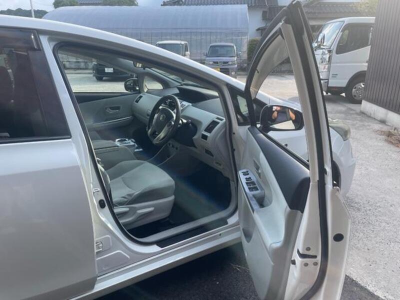 PRIUS ALPHA