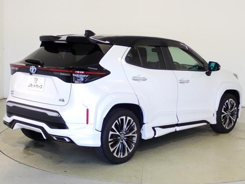 YARIS CROSS