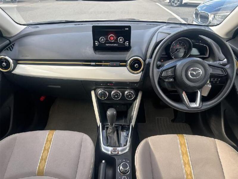 MAZDA2
