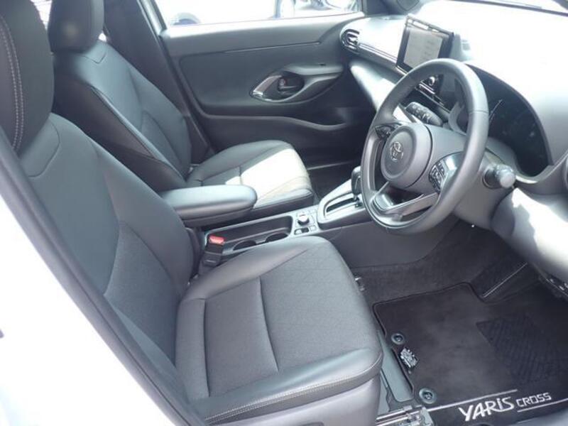 YARIS CROSS