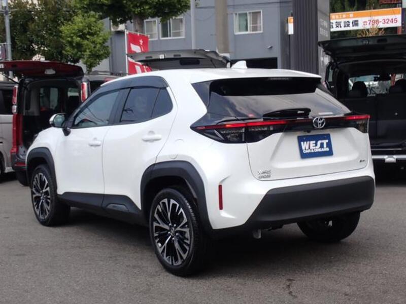 YARIS CROSS