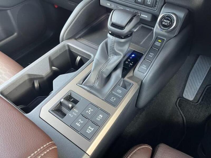 LAND CRUISER 250