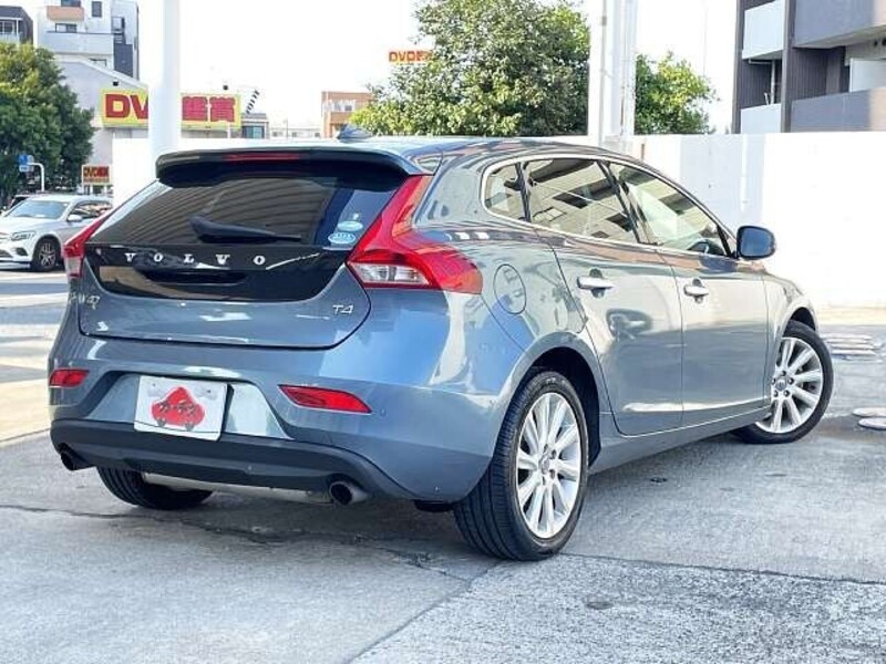 V40
