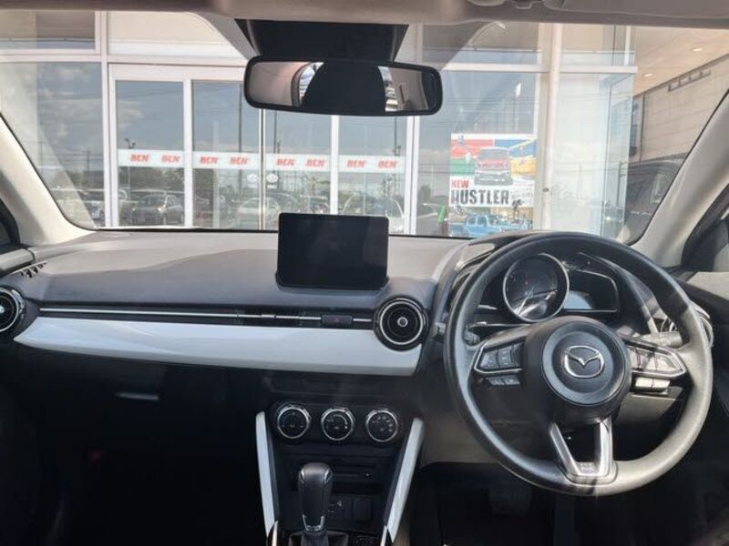 MAZDA2