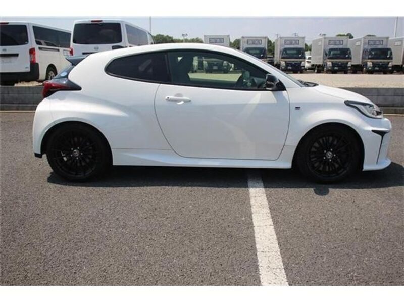 GR YARIS