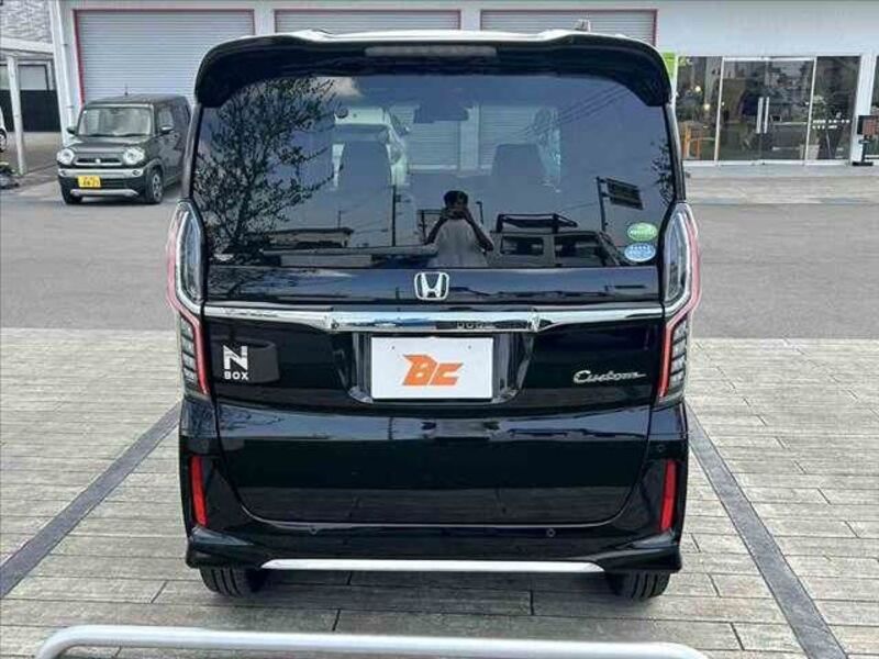N BOX CUSTOM