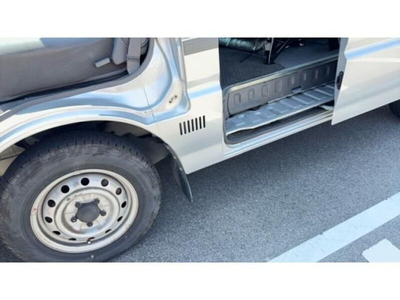 BONGO VAN