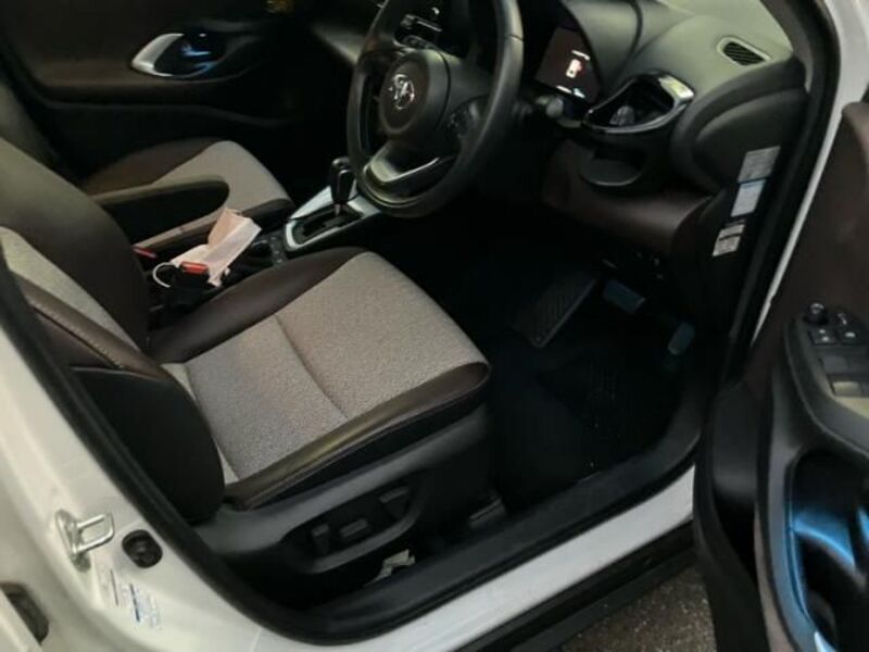 YARIS CROSS