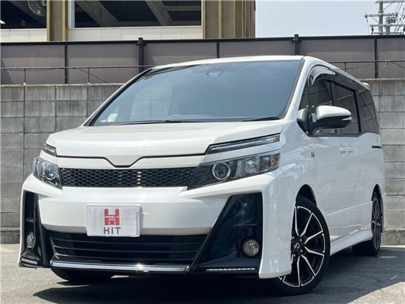 TOYOTA VOXY