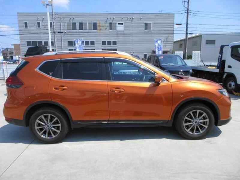 X-TRAIL