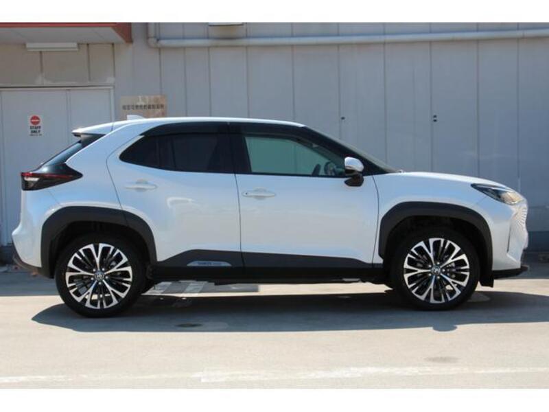 YARIS CROSS