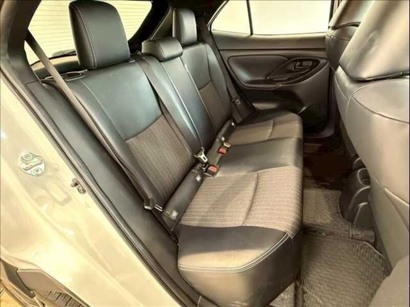 YARIS CROSS