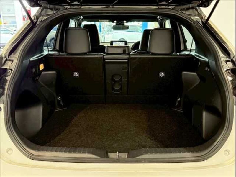 YARIS CROSS