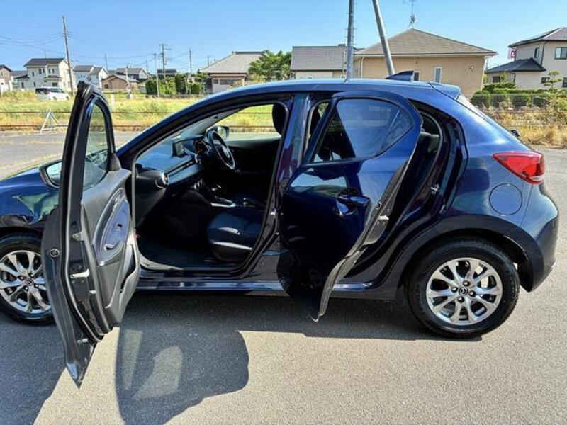 MAZDA2