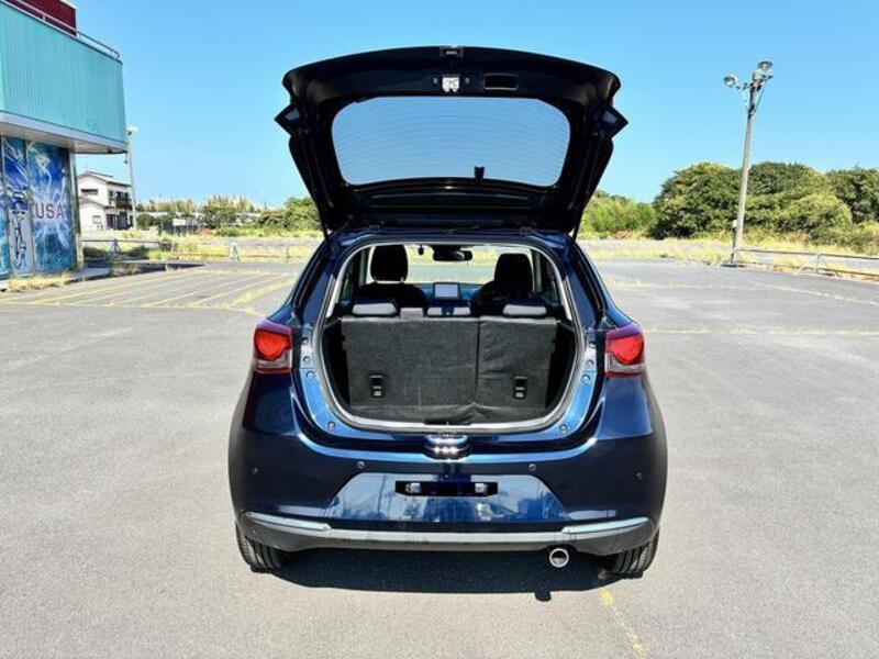 MAZDA2