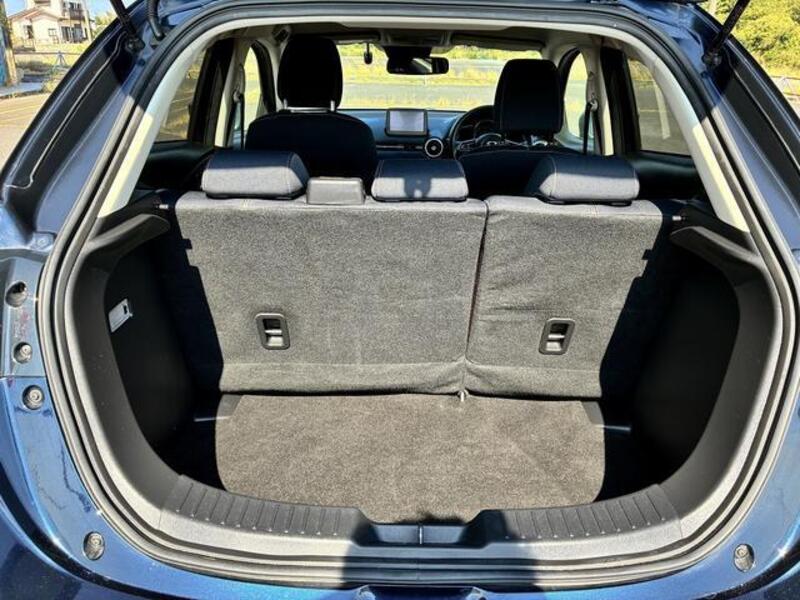 MAZDA2