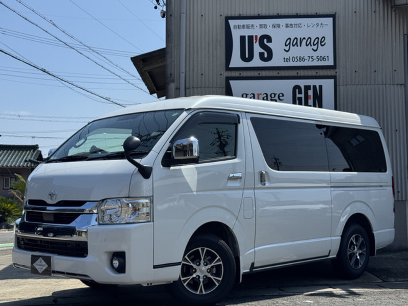 TOYOTA HIACE