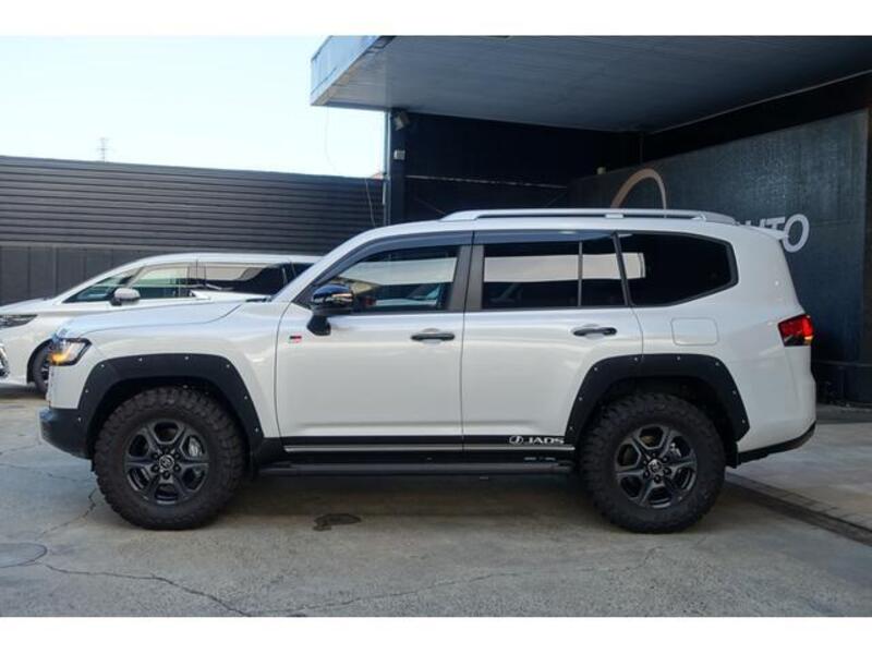 LAND CRUISER