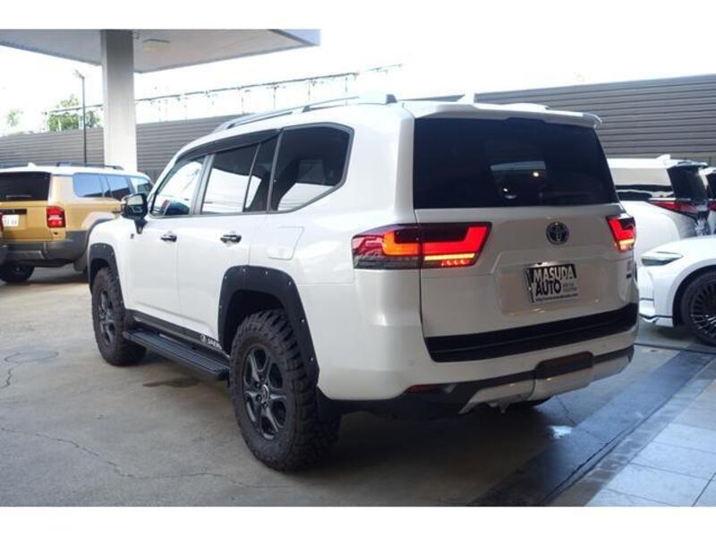 LAND CRUISER