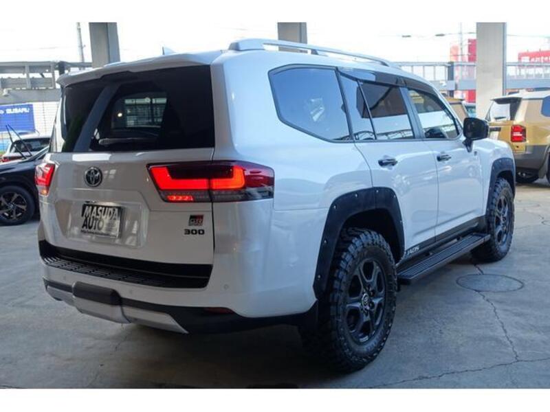 LAND CRUISER