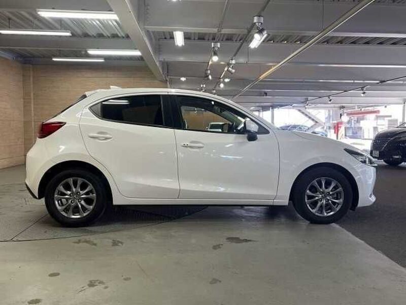 MAZDA2