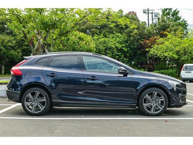 V40