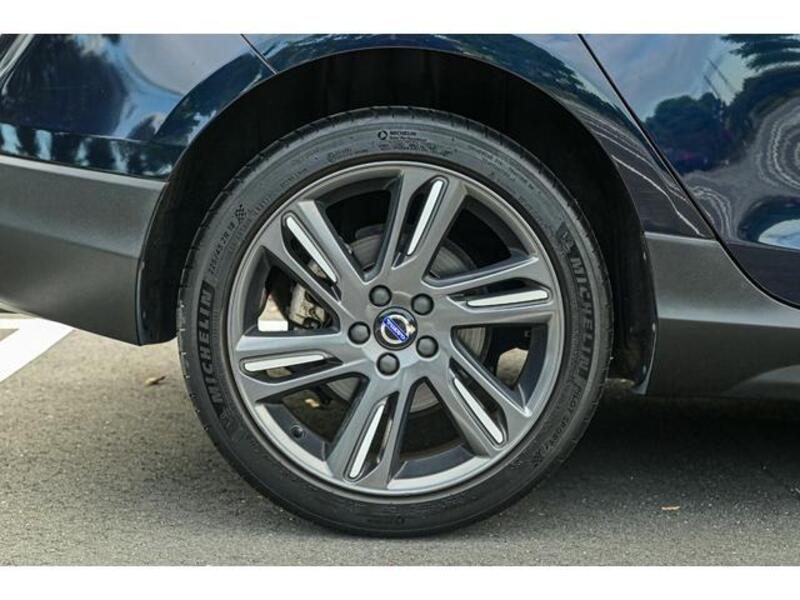 V40