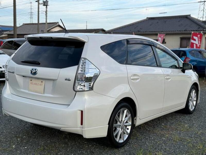PRIUS ALPHA