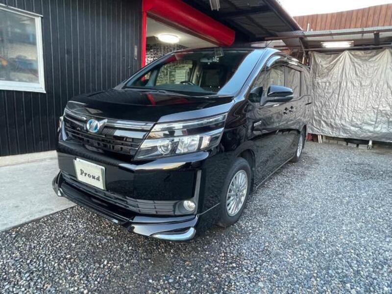 TOYOTA VOXY