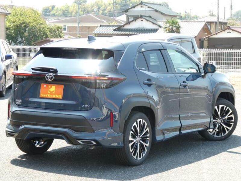 YARIS CROSS