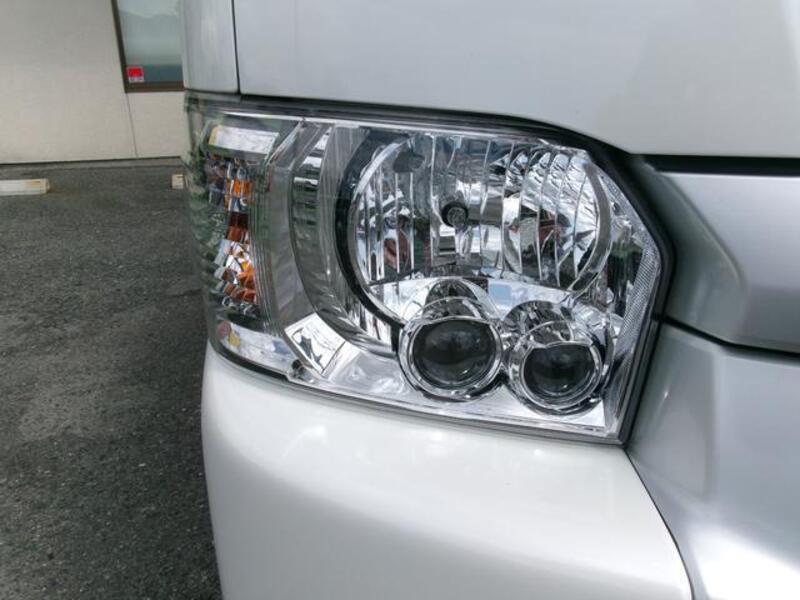 HIACE COMMUTER