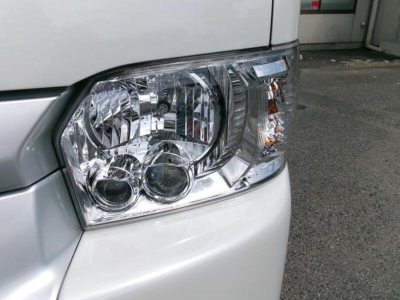 HIACE COMMUTER