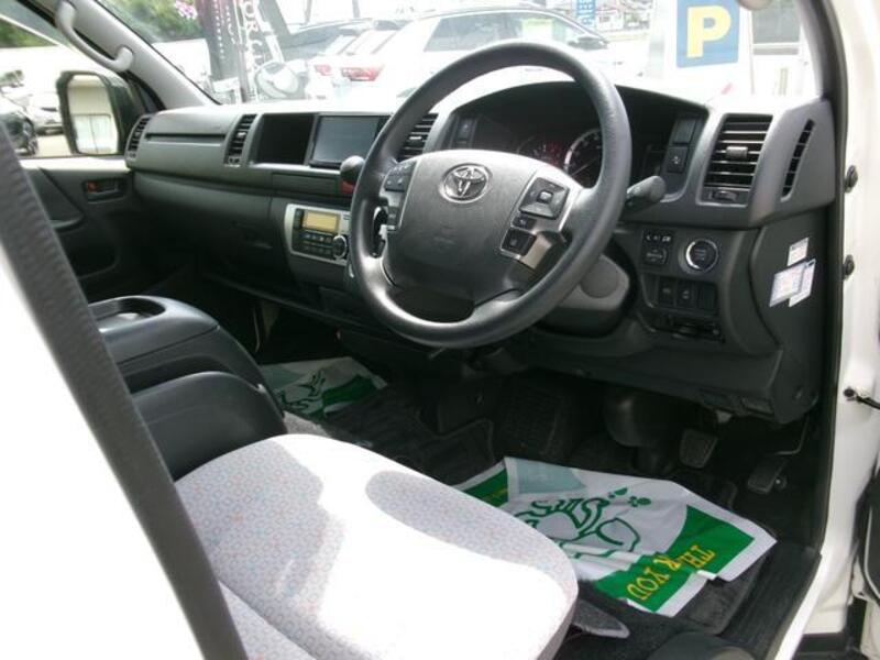 HIACE COMMUTER