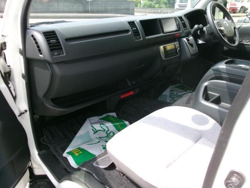 HIACE COMMUTER