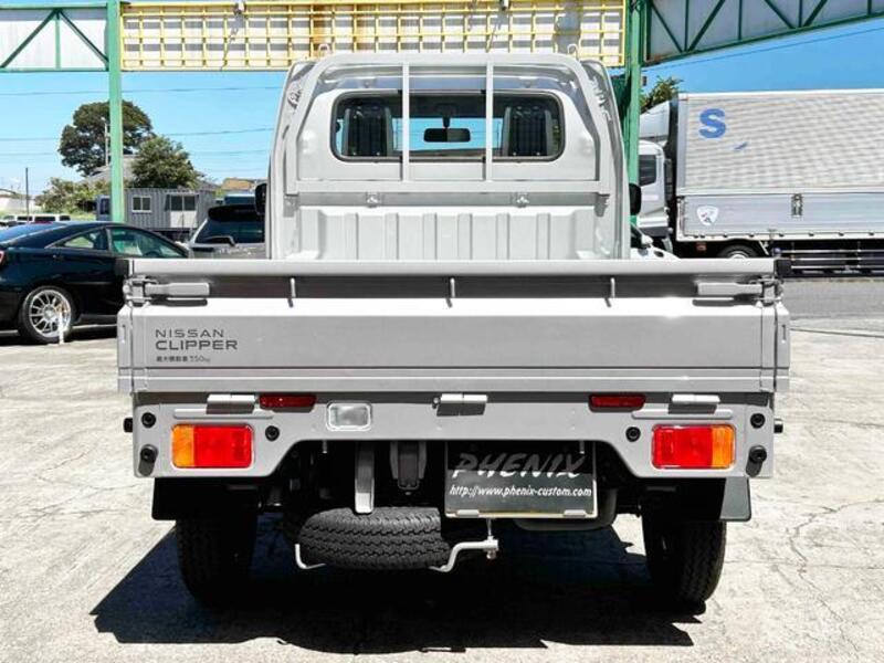 CLIPPER TRUCK