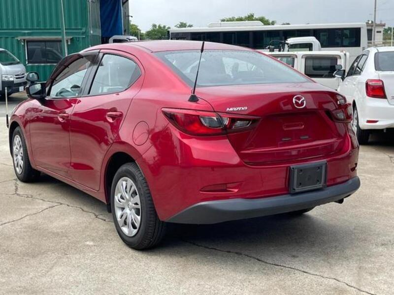 MAZDA2