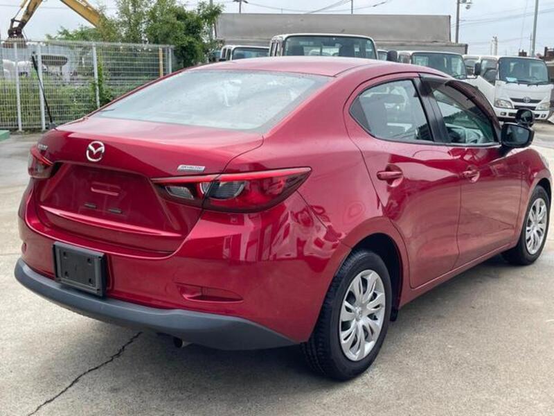MAZDA2