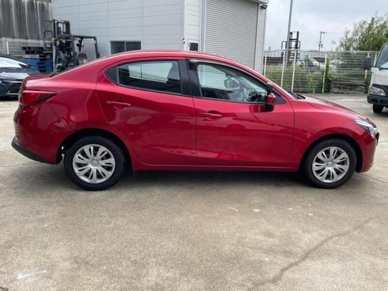 MAZDA2