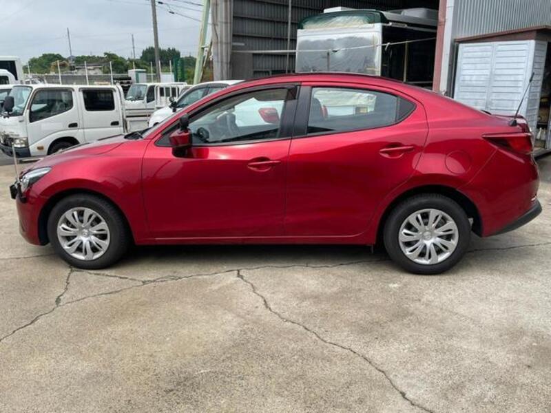 MAZDA2