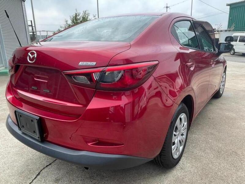 MAZDA2