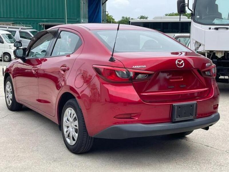 MAZDA2