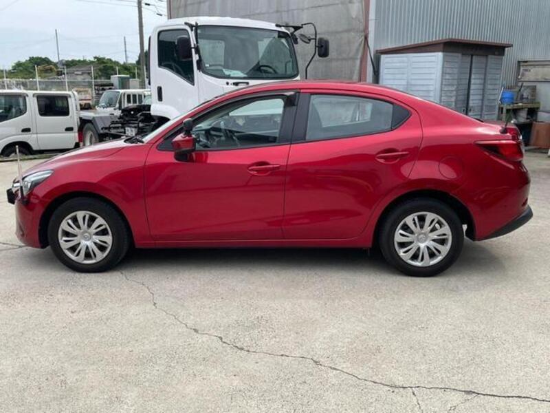 MAZDA2