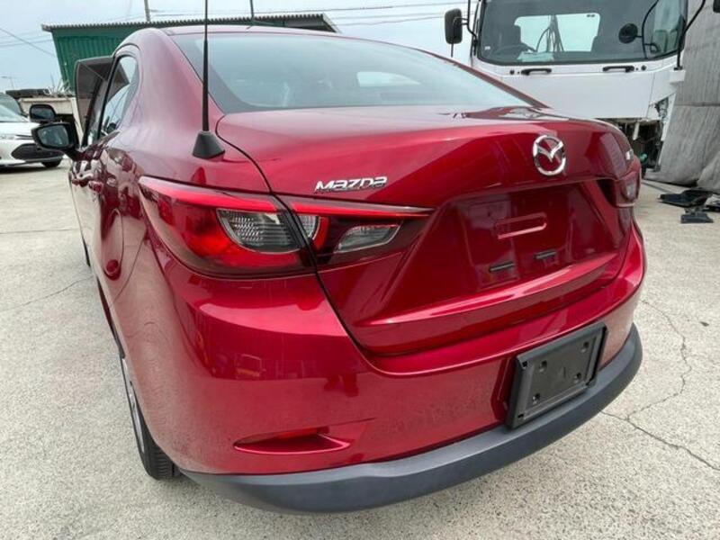 MAZDA2