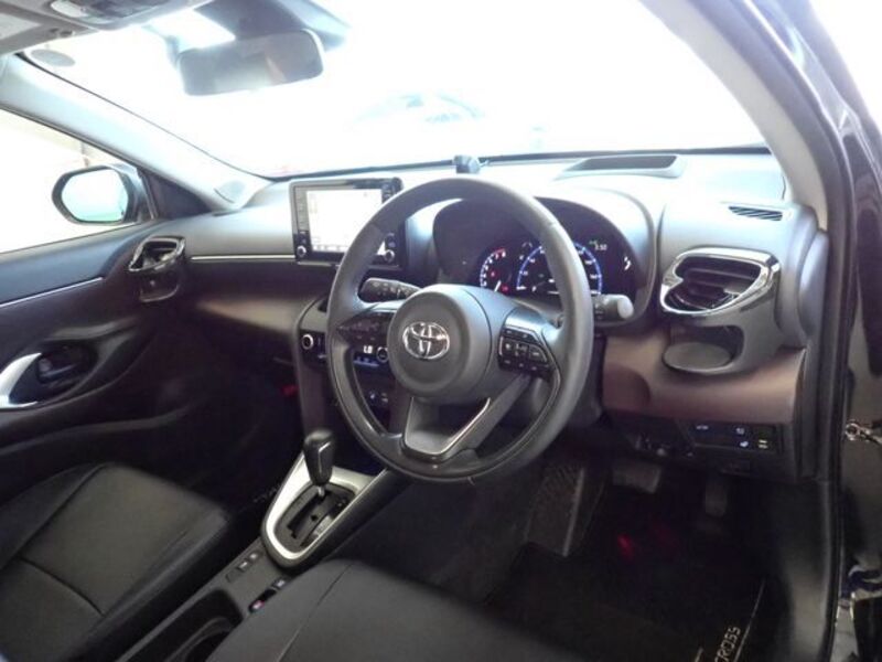 YARIS CROSS